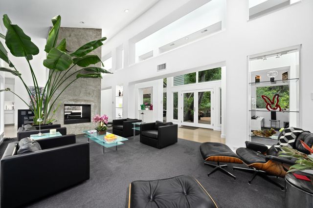 6 Las Brisas DR, West Lake Hills, TX 78746