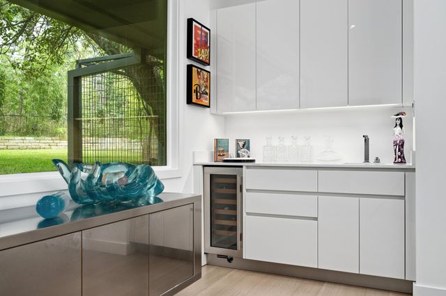 6 Las Brisas DR, West Lake Hills, TX 78746