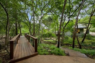 6 Las Brisas DR, West Lake Hills, TX 78746