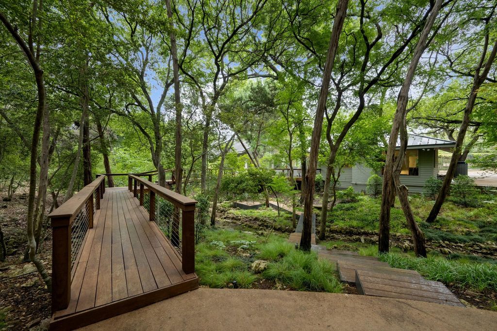 6 Las Brisas DR, West Lake Hills, TX 78746