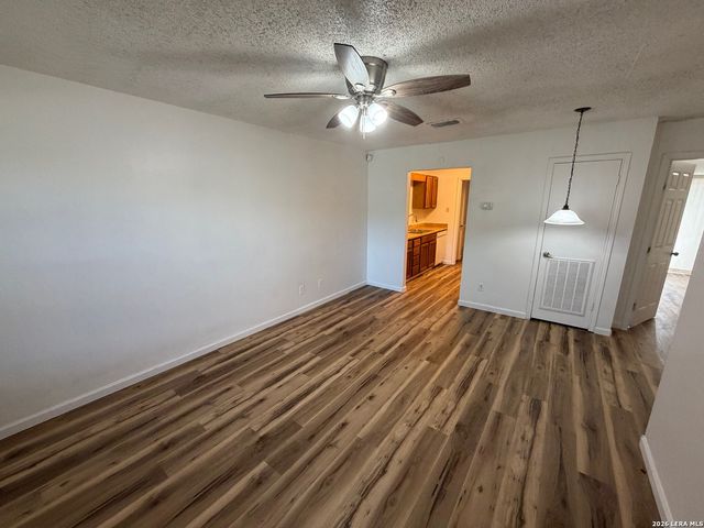 202 Ash Dr Apt 103, Converse, TX 78109