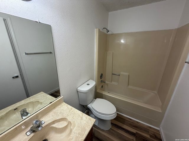 202 Ash Dr Apt 103, Converse, TX 78109