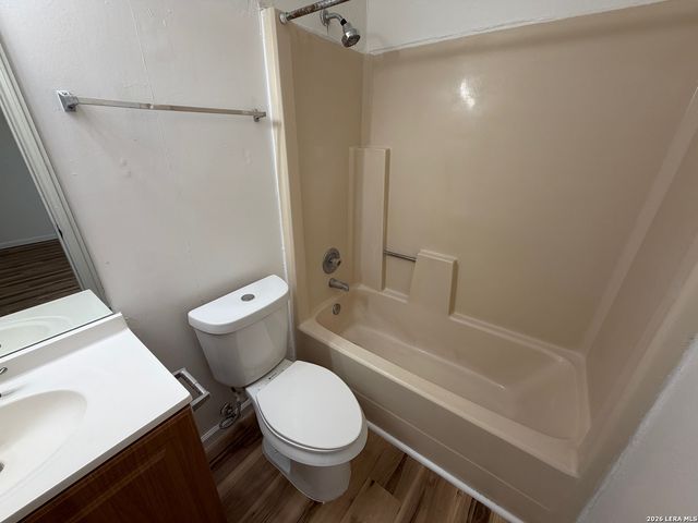 202 Ash Dr Apt 103, Converse, TX 78109