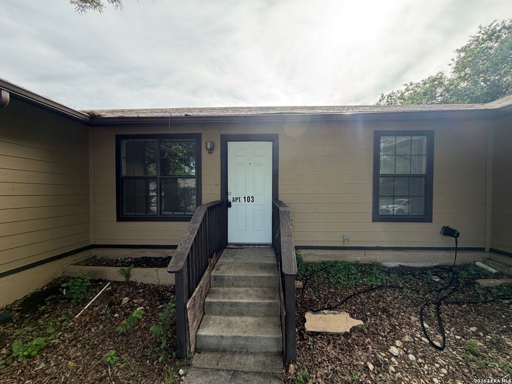 202 Ash Dr Apt 103, Converse, TX 78109