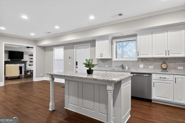 2083 Skybrooke Lane, Hoschton, GA 30548
