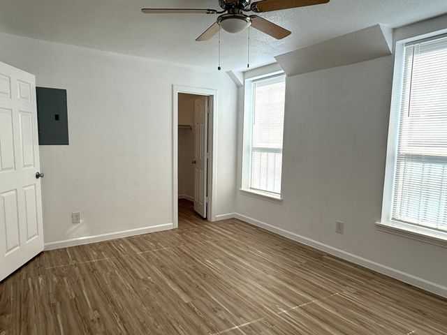 9825 Park Lane Court, Dallas, TX 75220