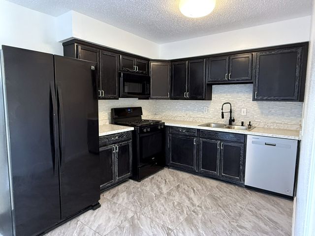 9825 Park Lane Court, Dallas, TX 75220