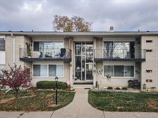 8497 Kennedy Circle 7, Warren, MI 48093