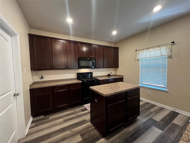 2340 La Salle Woods, Conroe, TX 77304