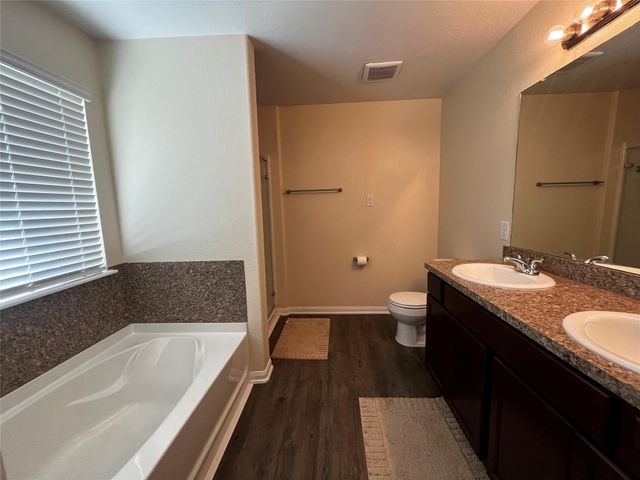 2340 La Salle Woods, Conroe, TX 77304