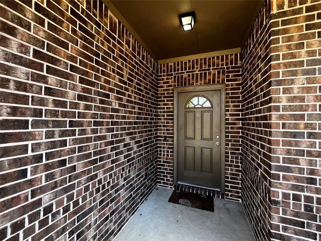 2340 La Salle Woods, Conroe, TX 77304