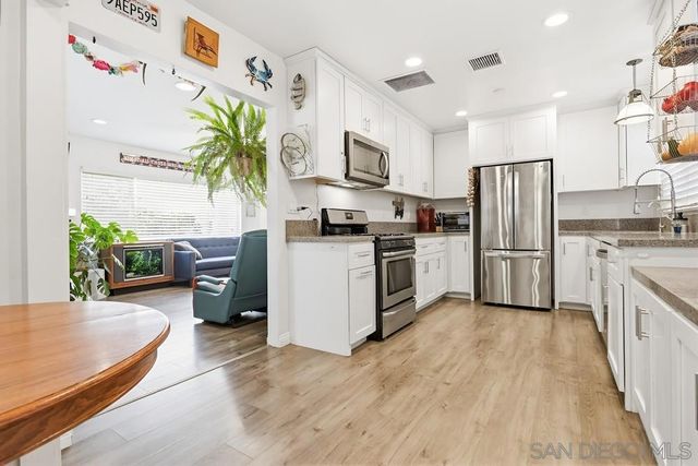 712 Lemon Avenue, Vista, CA 92084