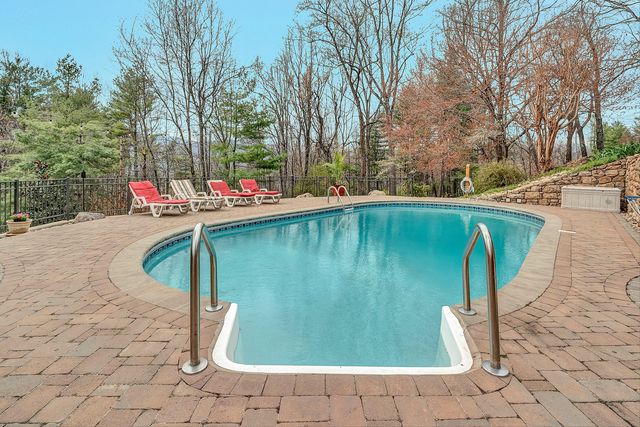 6635 Corntassel LN, Roanoke, VA 24018