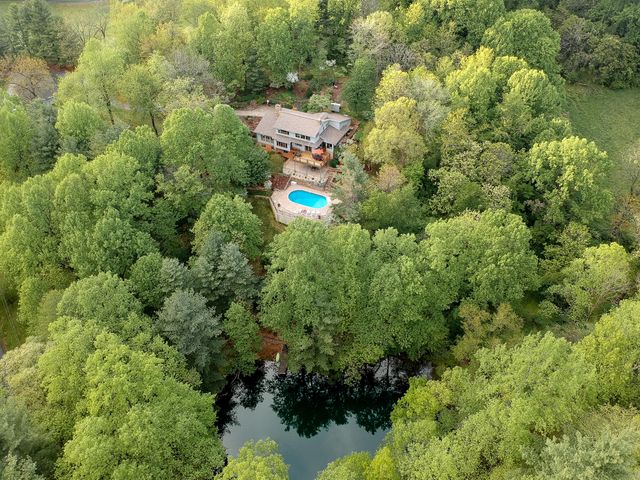 6635 Corntassel LN, Roanoke, VA 24018