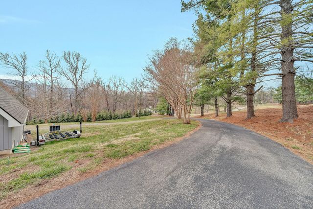 6635 Corntassel LN, Roanoke, VA 24018