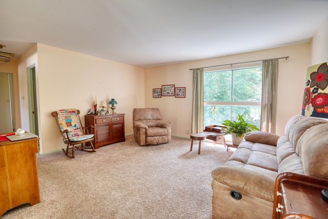 31 Circle Drive W, Montgomery, IL 60538