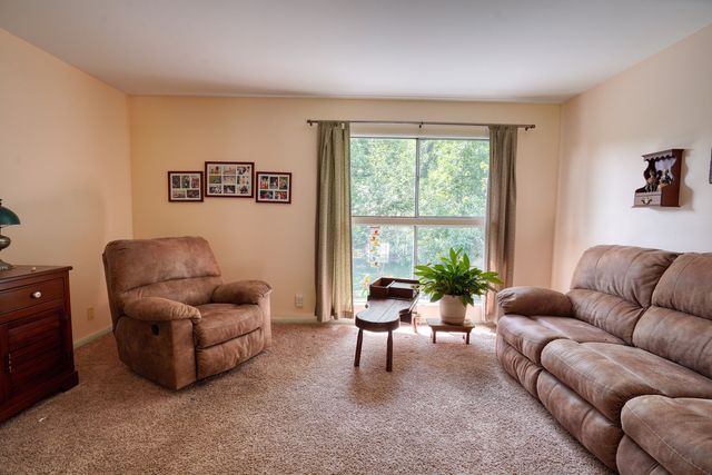 31 Circle Drive W, Montgomery, IL 60538