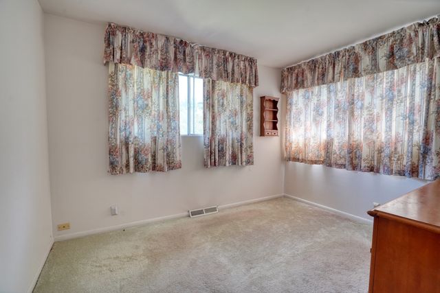 31 Circle Drive W, Montgomery, IL 60538