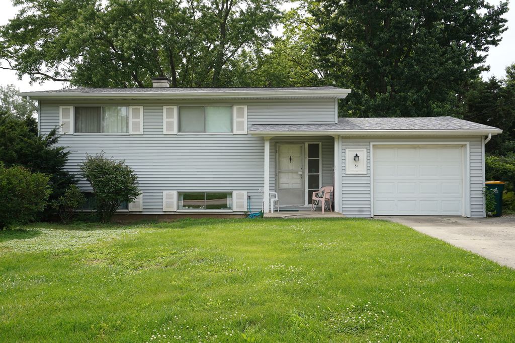 31 Circle Drive W, Montgomery, IL 60538