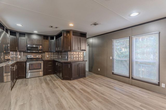 13154 S Lee Shore, Willis, TX 77318