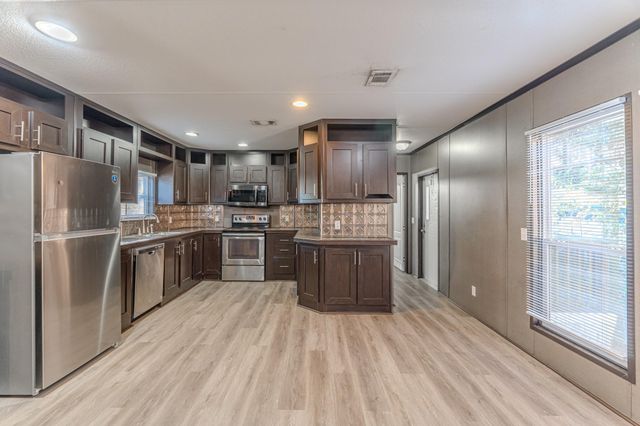 13154 S Lee Shore, Willis, TX 77318