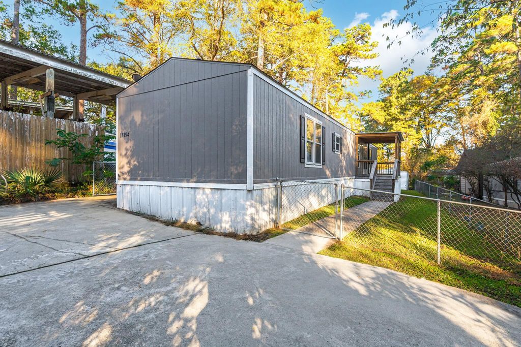 13154 S Lee Shore, Willis, TX 77318