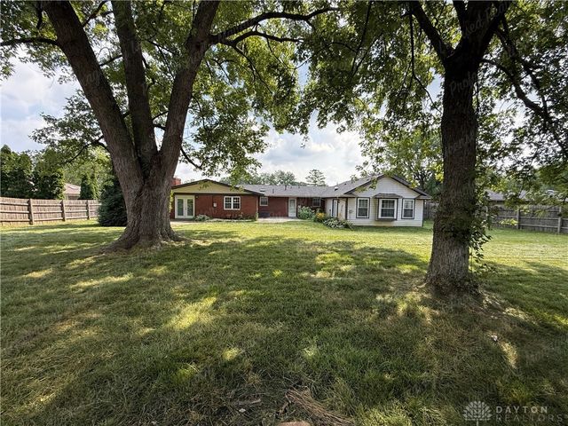 2147 Granada Drive, Beavercreek, OH 45431