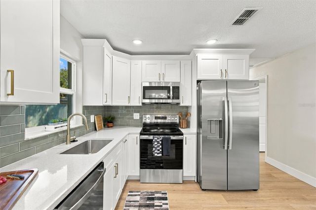 10506 ALAMBRA AVENUE, Tampa, FL 33619
