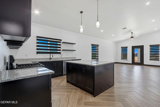 1373 THAR DESERT Drive, Chaparral, NM 88081