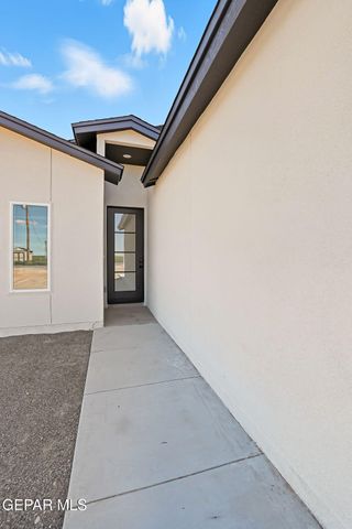 1373 THAR DESERT Drive, Chaparral, NM 88081