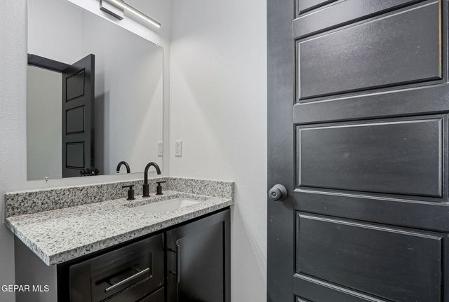 1373 THAR DESERT Drive, Chaparral, NM 88081