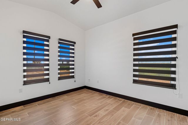 1373 THAR DESERT Drive, Chaparral, NM 88081