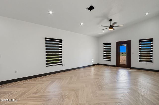 1373 THAR DESERT Drive, Chaparral, NM 88081