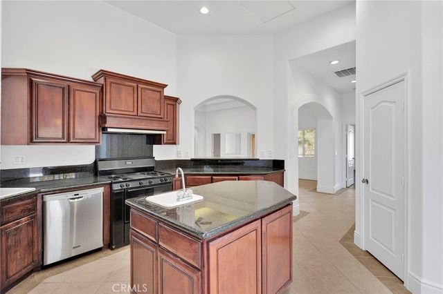 16233 Ridge View Drive, Apple Valley, CA 92307