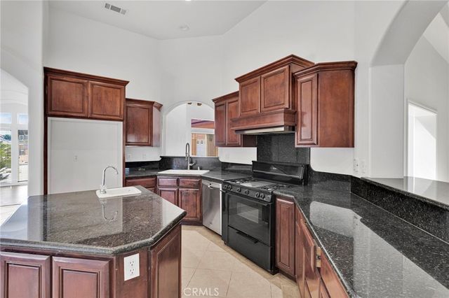 16233 Ridge View Drive, Apple Valley, CA 92307