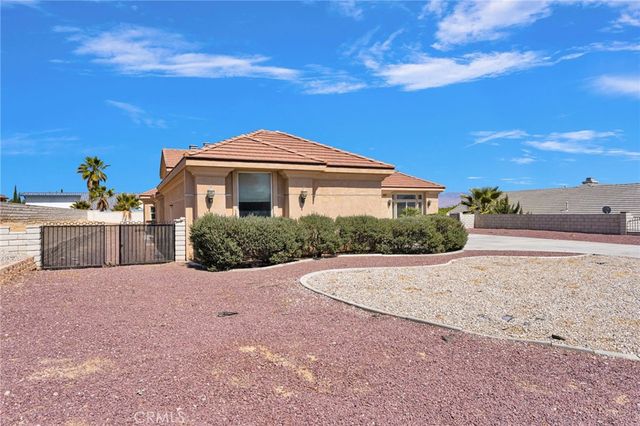 16233 Ridge View Drive, Apple Valley, CA 92307