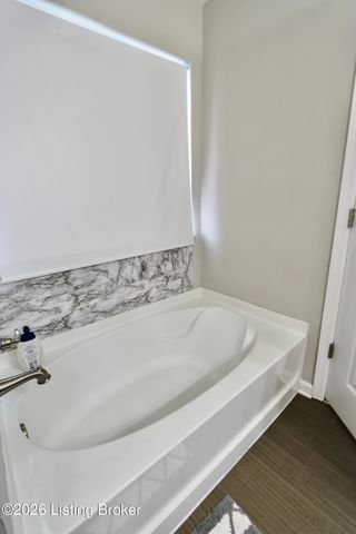 518 Williamsburg Dr, Mt Washington, KY 40047