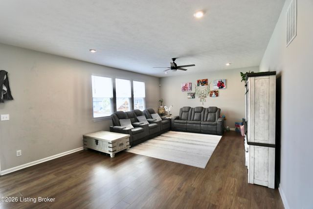 518 Williamsburg Dr, Mt Washington, KY 40047