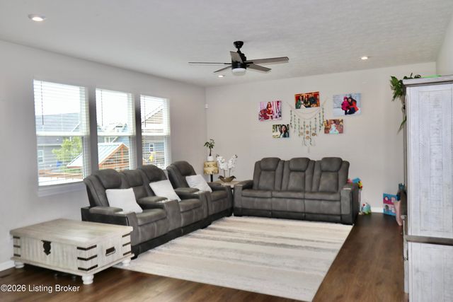 518 Williamsburg Dr, Mt Washington, KY 40047