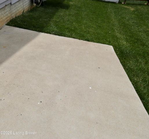 518 Williamsburg Dr, Mt Washington, KY 40047