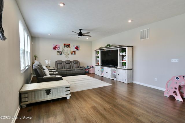 518 Williamsburg Dr, Mt Washington, KY 40047