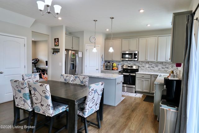 518 Williamsburg Dr, Mt Washington, KY 40047