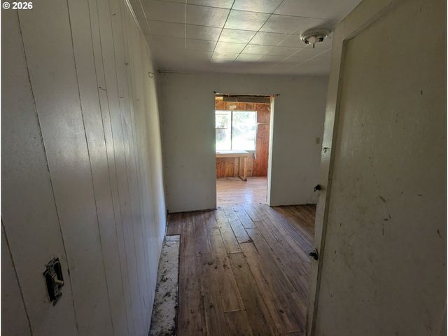 301 B Ave, Canyonville, OR 97417