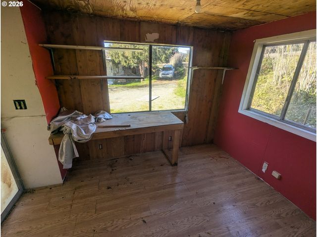 301 B Ave, Canyonville, OR 97417