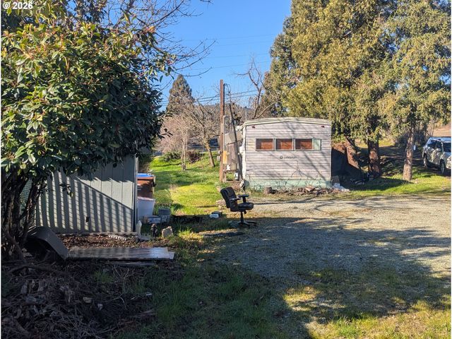 301 B Ave, Canyonville, OR 97417