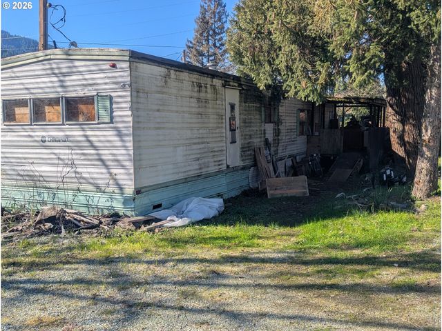 301 B Ave, Canyonville, OR 97417