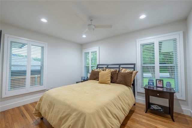 864 Peavy Road, Dallas, TX 75218