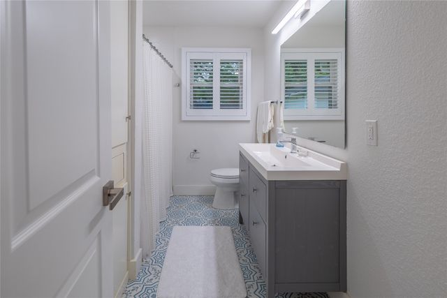 864 Peavy Road, Dallas, TX 75218