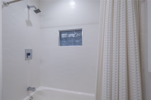 864 Peavy Road, Dallas, TX 75218