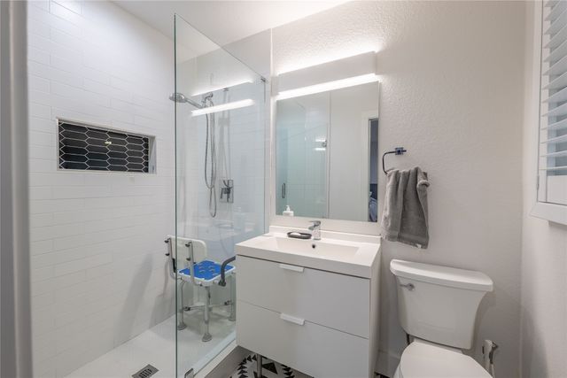 864 Peavy Road, Dallas, TX 75218